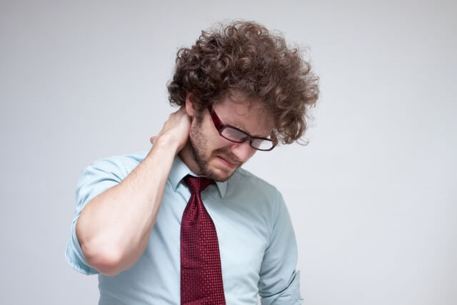 肩こり・首こりが原因で頭痛になってしまうのはなぜ？