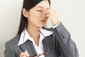 眼精疲労が治らない？病院で異常なしと言われた方に神戸の鍼治療が選ばれる理由