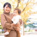 授乳や抱っこで悪化する産後の肩こり・首こりを骨盤矯正と姿勢改善でサポート