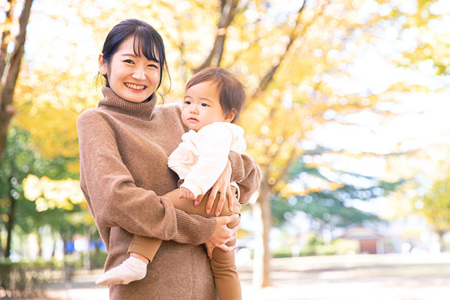 授乳や抱っこで悪化する産後の肩こり・首こり
